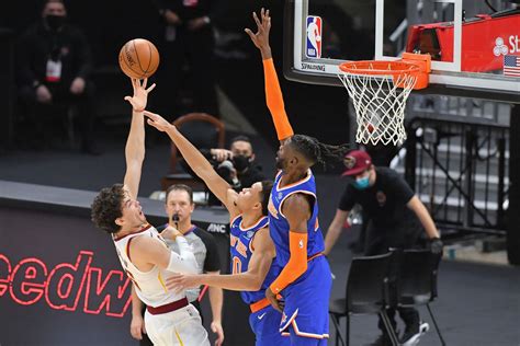 Replay: Cleveland Cavaliers drop Game 4 to New York Knicks, .